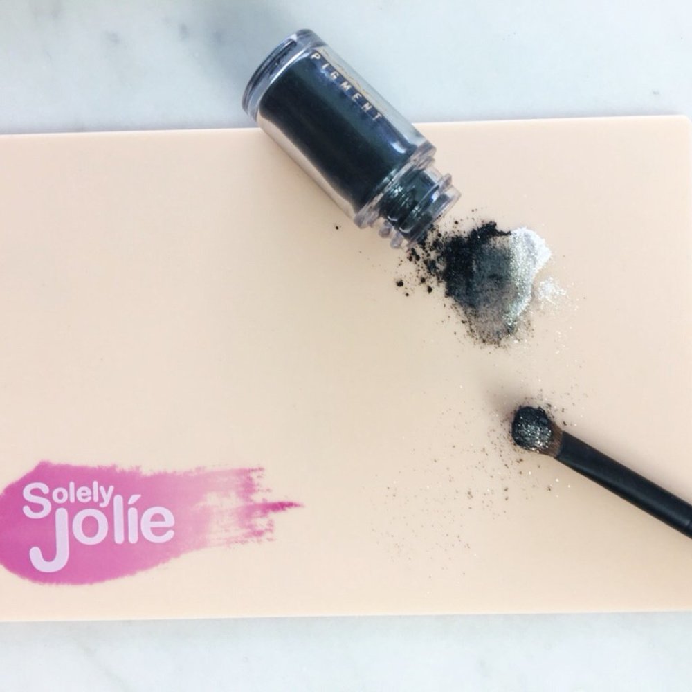 Makeup Clearing Palette with Brush & Cleanser